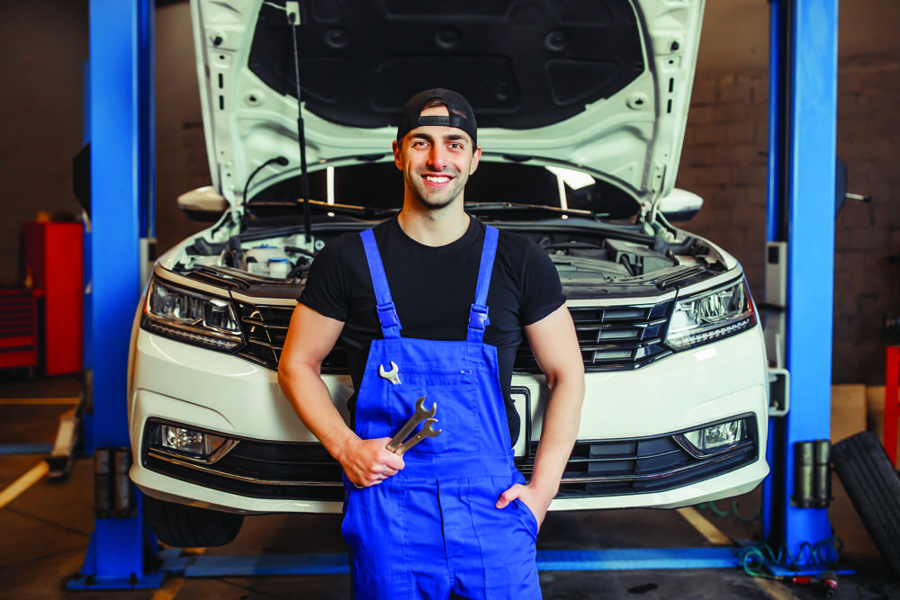 Meccanico auto al Eur